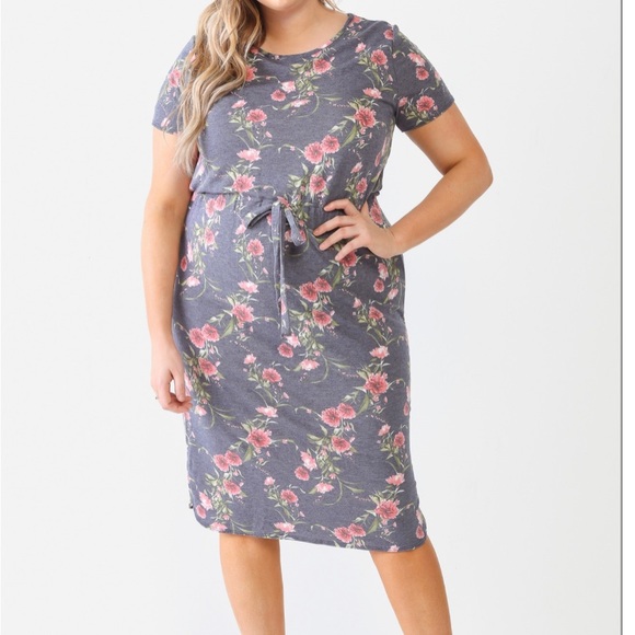 Sale‼️NWOT-Junior Plus Grey Flower Short Sleeve Crew Neck Midi Dress -1X - Picture 1 of 4